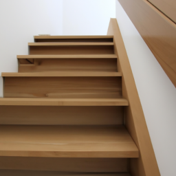 Escalier en Bois : Alliance Parfaite entre Tradition et Modernité pour un Intérieur Accueillant Villeneuve-Loubet